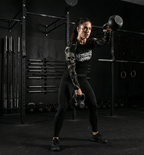 Maglia tecnica a maniche lunghe elasticizzata e aderente, per allenamento e attività outdoor con comfort e protezione.